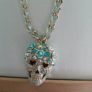 betsey johnson necklace skull